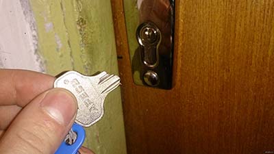 вскрыть дверь квартиры вскрыть дверь квартиры